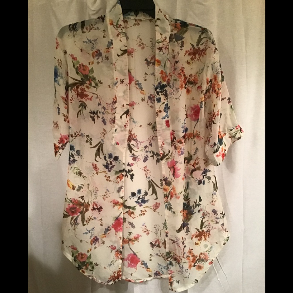 Kimono sheer flowing with flowers